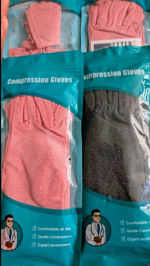  — 4 packs of 2 fingerless Compression gloves