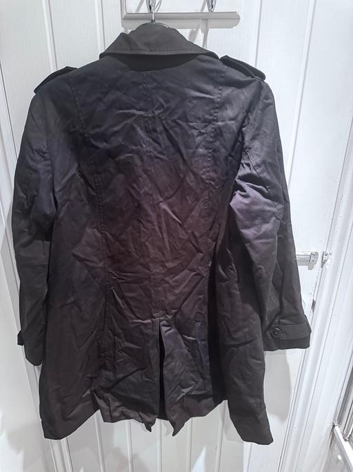  — Women’s trench coat black