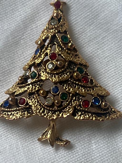  — Xmas tree brooch