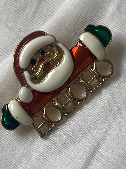  — Santa brooch