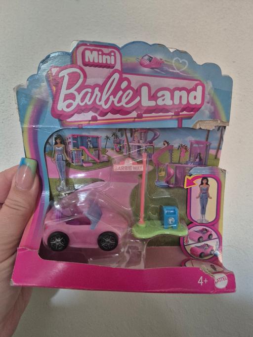  — new Mini Barbie Land Set