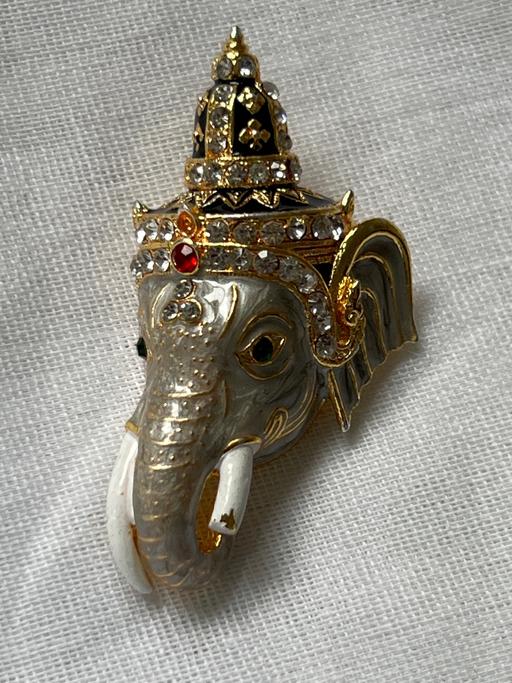  — Lovely elephant brooch