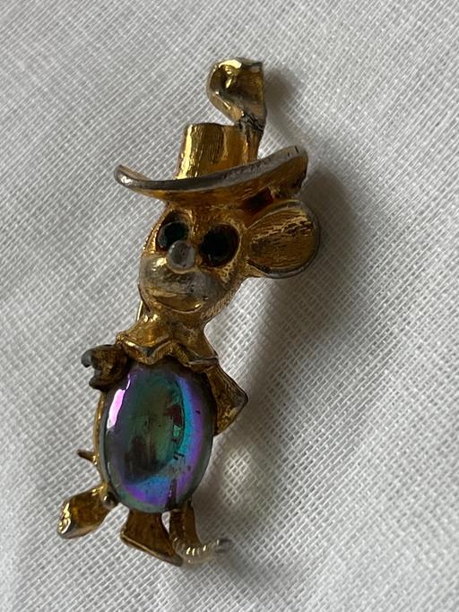  — Vintage brooch