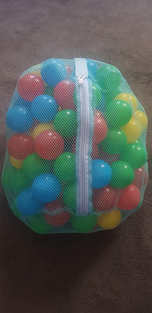  — bag multi coloured play balls