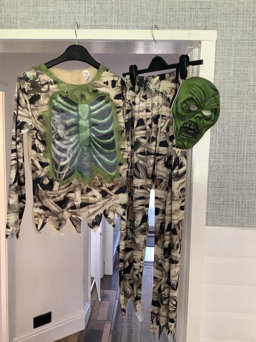  — Halloween costume 11-12yrs