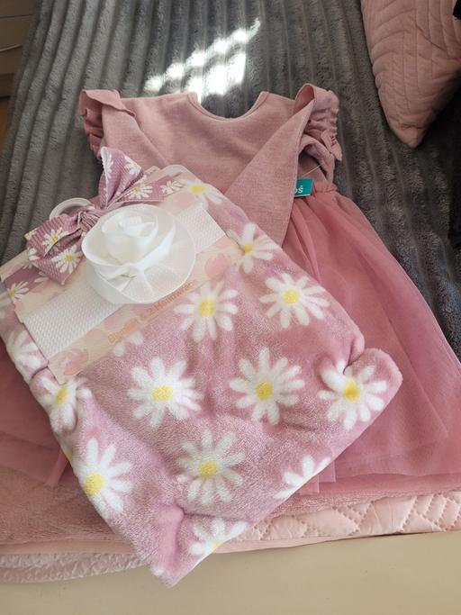  — New dress blanket and 2 head wraps