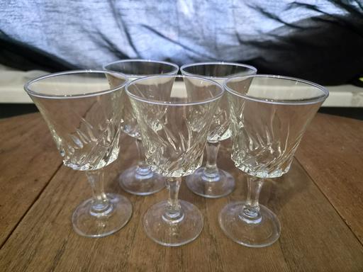  — Mixture of cut glass items