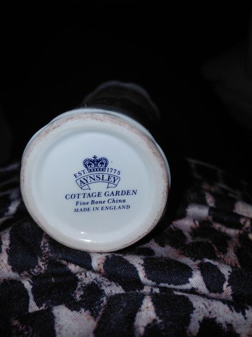  — Fine Bone China Vase