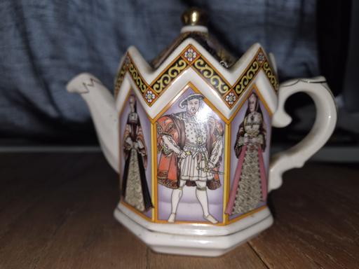  — Porcelain Tea Pot