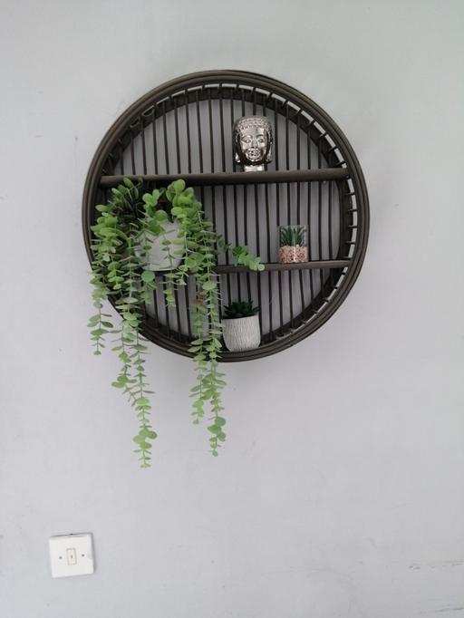  — decor included (couple cracks on plant pot)