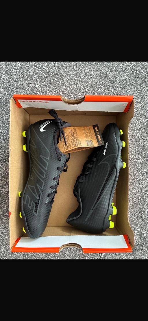  — Nike Football boots Juniors UK 4