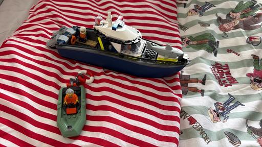  — Lego city boat