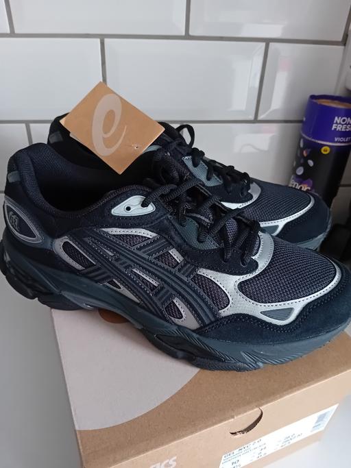  — asics trainers