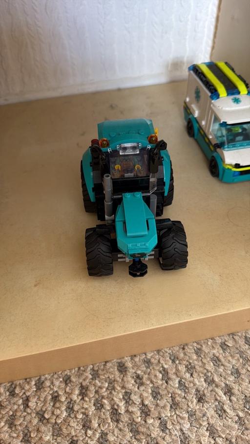  — Lego city tractor