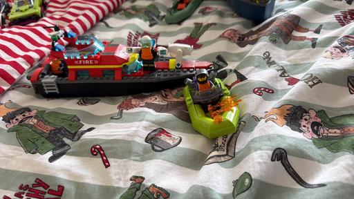 — Lego city boats