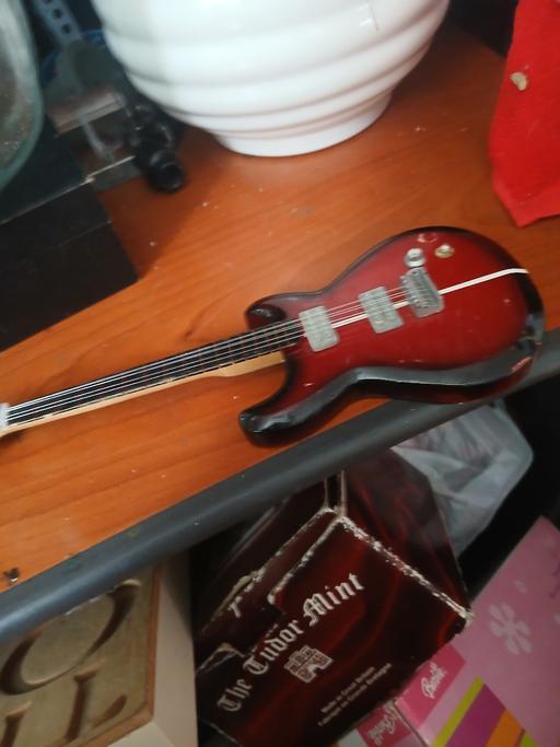  — small novelty gutar wood