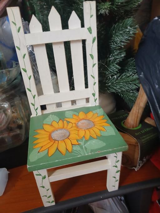 — dolls chair medium size doll