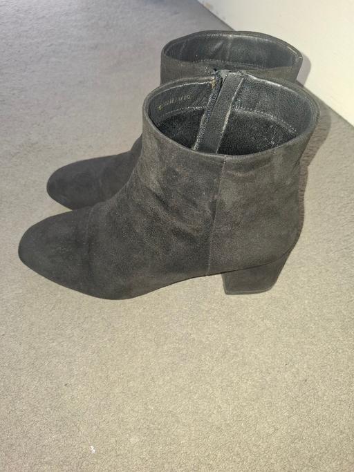  — ladies boots size 7