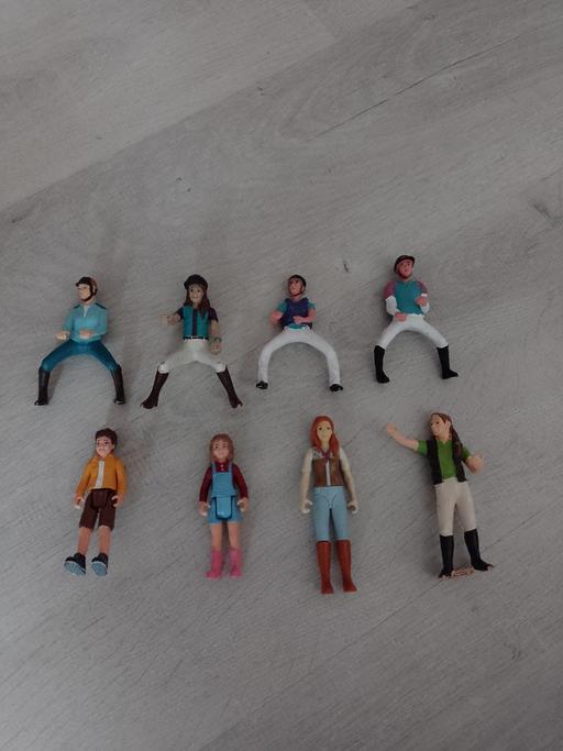  — Schleich riders and figures