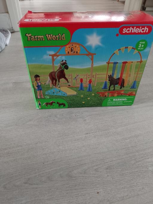  — Schleich pony agility set
