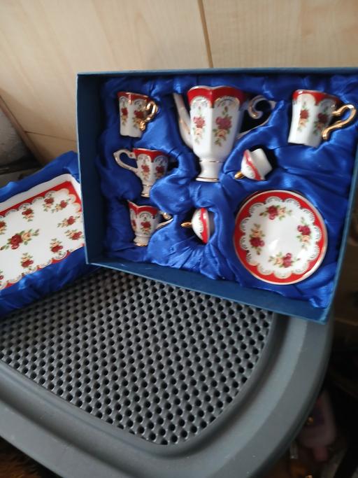  — China tea set in box new