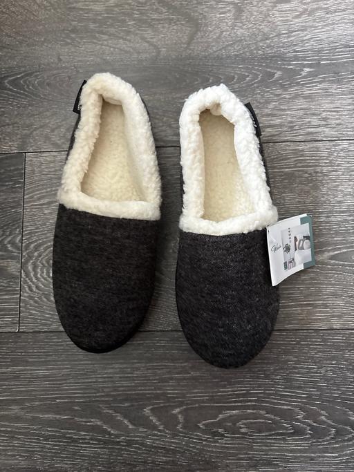  — Ladies slippers new