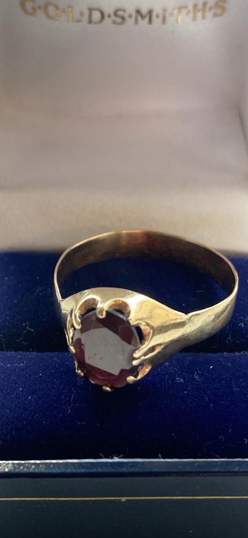  — Jewellery 9ct Gold Large Red Garnet Signet