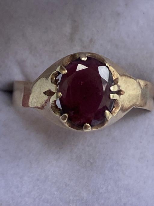  — Jewellery 9ct Gold Large Red Garnet Signet