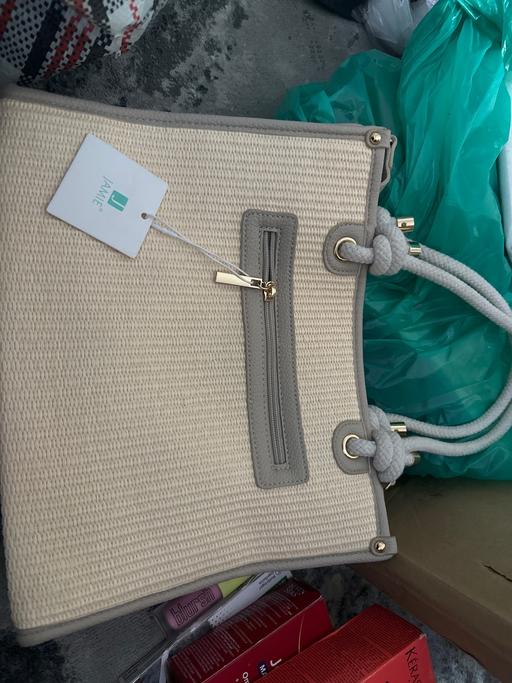  — Brand new ladies handbag