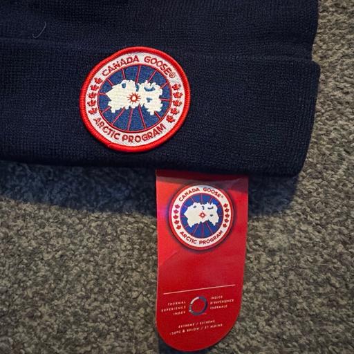  — Canada Goose Beanie Brans New Navy