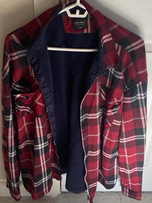 — Mens red checked lumber jack top size XXXL.
