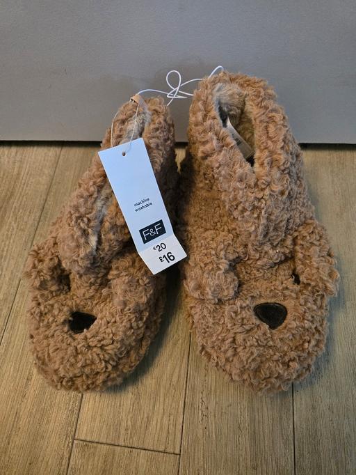 — F&F Slippers bnwt 5/6 - ideal gift