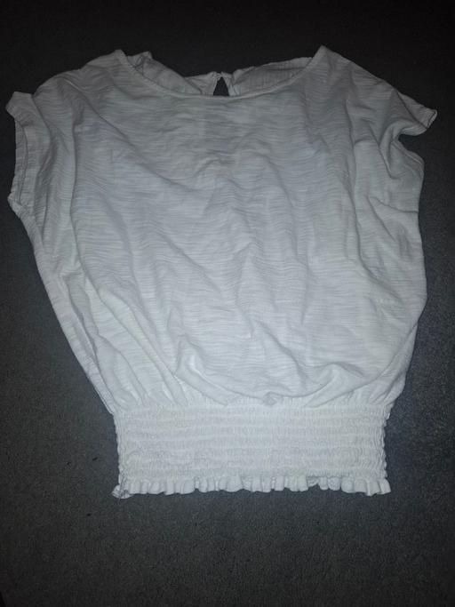  — ladies top size 6