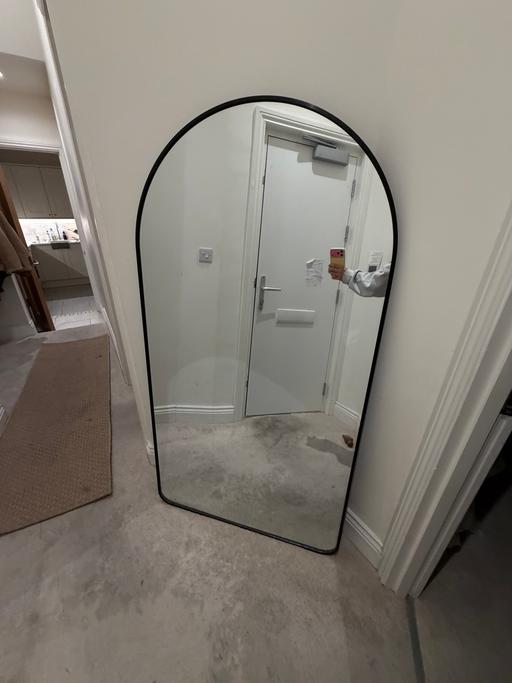  — Large freestanding mirror