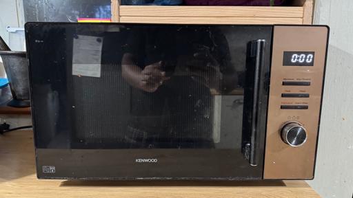  — Kenwood Microwave – Great Condition