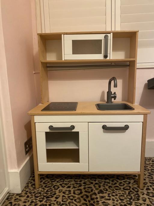  — Play kitchen