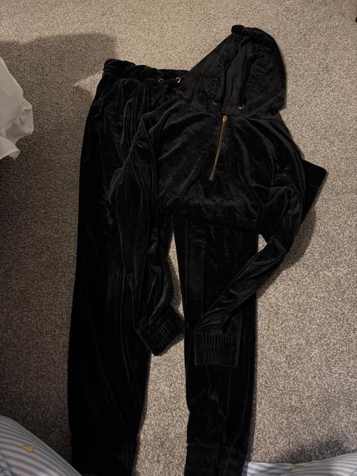  — Velvet black tracksuit