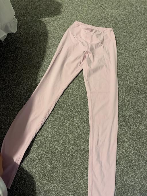  — Pink gym leggings