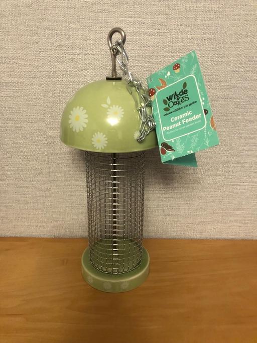  — Bird feeder