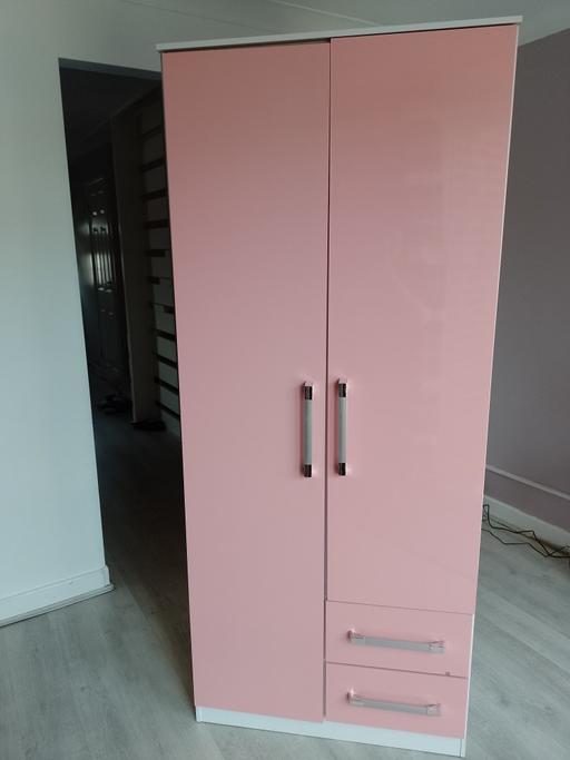 — Pink Wardrobe
