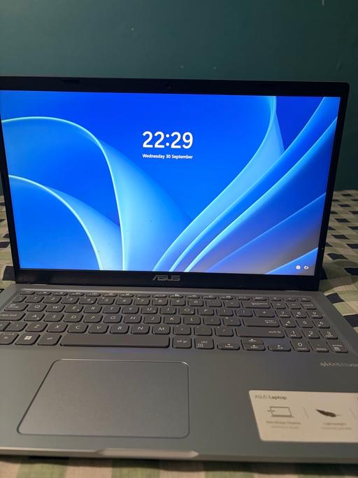  — ASUS vivobook 15.6 inch