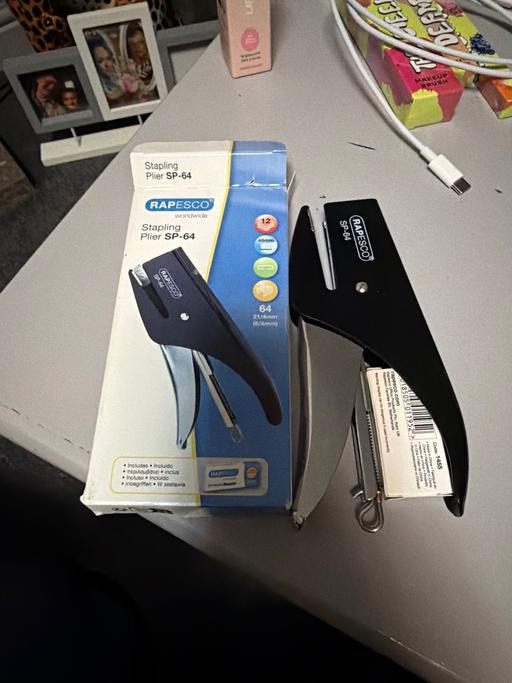  — Rapesco stapling plier