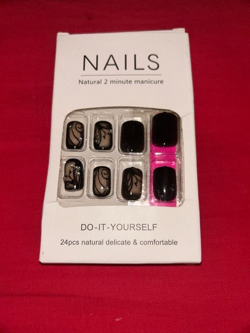  — 24pc Press On Nails - Black / Nude swirl