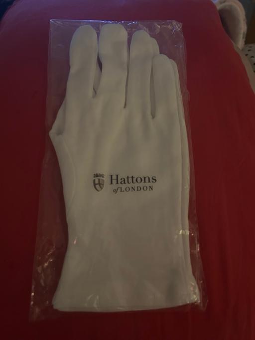  — Hattons of london white cotton gloves