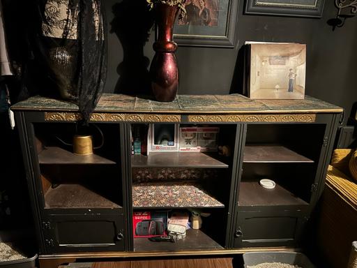  — Free xl black and gold side unit