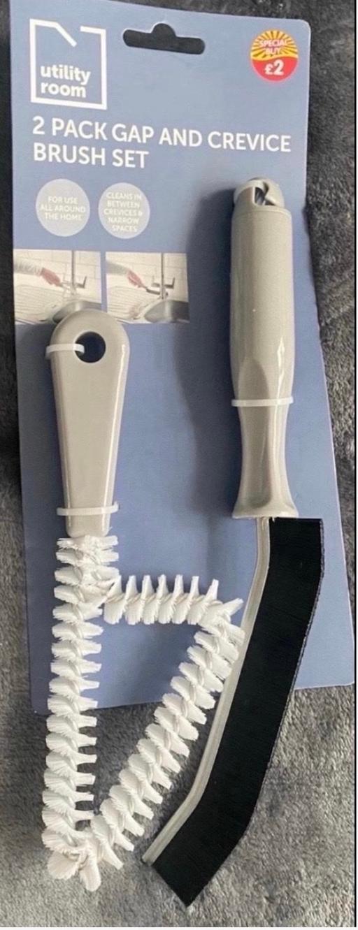  — Cleaning brush set