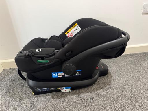  — Car seat with ISOfix base
