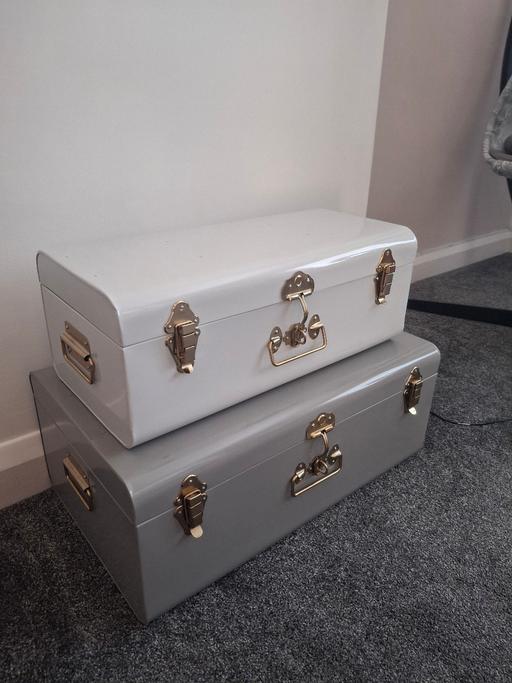 — metal cases