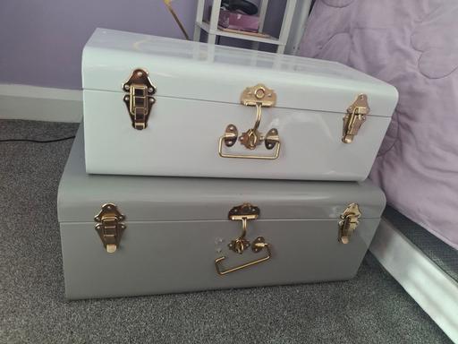  — metal cases