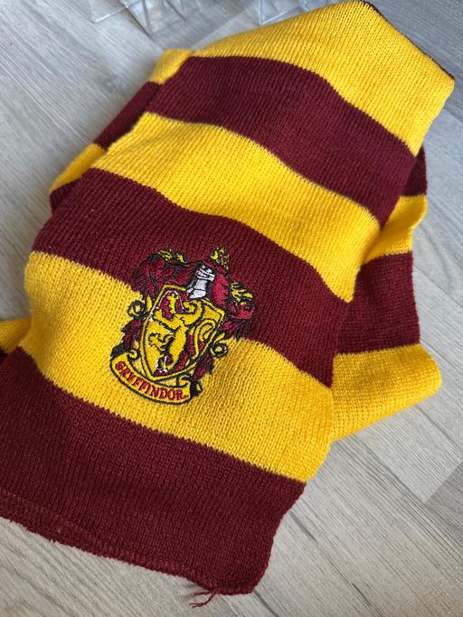  — Harry Potter scarf